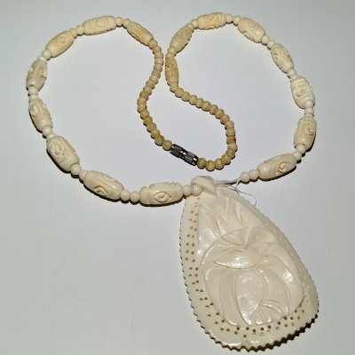 купить Ожерелье винтажное с цветочным центральным элементом, кость, резьба, Индия, 1980-1990 гг.