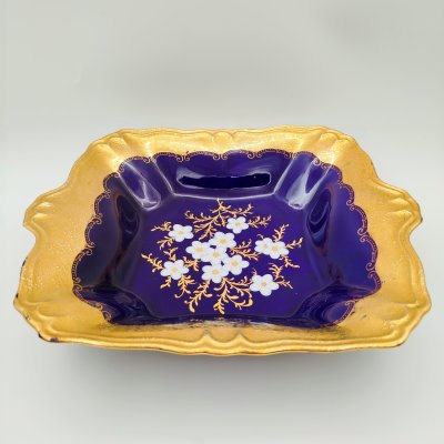 купить Салатник кобальтого оттенка с цветочным декором, фарфор, крытье, деколь, золочение, Франция, 1960-1980 гг.