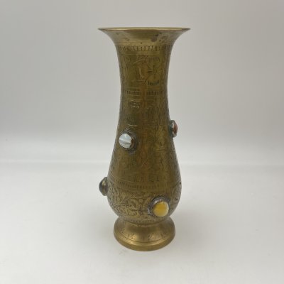 купить Ваза с растительным декором в восточном стиле и вставками из поделочных камней, латунь, гравировка, Индия, 1970-1990 гг.