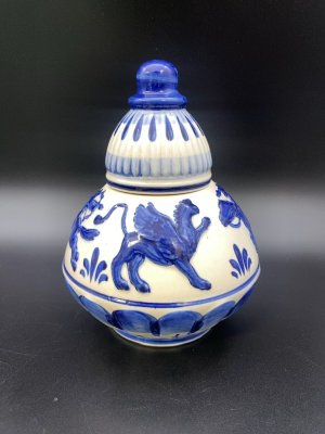 купить Шкатулка с крышкой с изображением античных мотивов, керамика, 1990-2010 гг.