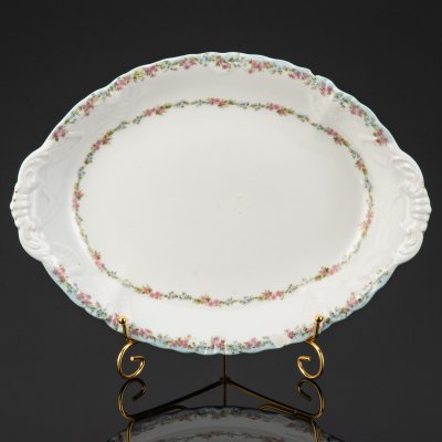 купить Блюдо овальной формы с нежным цветочным декором, фарфор, деколь, золочение, Российская империя, 1890-1915 гг.