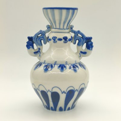 купить Ваза с фигурными ручками и расписным декором, фарфор, роспись, Объединение «Гжель», СССР, 1972-1985 гг.