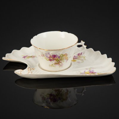 купить Чайная пара с тарелкой в форме веера, фарфор, деколь, золочение, Западная Европа, 1900-1930 гг.