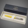 Купить Перьевая ручка Parker Jotter, цвет ORIGINALS Yellow CT, цвет чернил синий/черный, толщина линии M, в подарочной коробке, Металлы: нержавеющая сталь, пластик, 2026 г.