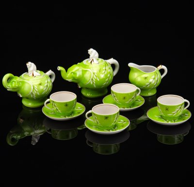 купить Чайный детский сервиз "Зоопарк" (Слоны и обезьяны), на 4 персоны, автор модели Т.И. Воскресенская, фарфор, крытье, роспись, золочение, Дулевский фарфоровый завод (Дулёво), СССР, 1957 г.