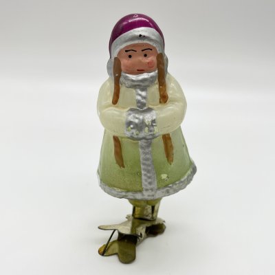 купить Игрушка ёлочная на прищепке "Марфушечка" из сказки "Морозко", стекло, краска, металл, Завод стеклянных ёлочных украшений и оптических изделий, г. Москва, СССР, 1950-1960 гг.