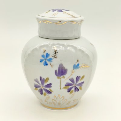 купить Чайница, украшенная цветочным декором, фарфор, роспись, золочение, Фабрика Гарднера в Вербилках 1766, Российская Федерация, 1991-2012 гг.