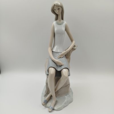 купить Статуэтка "Сидящая девушка", фарфор, роспись, Lladro, Испания, 1970-1990 гг.