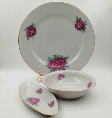 купить Набор сервировочный: блюдо, салатник, селёдочница, украшенные цветочным декором, фарфор, деколь, золочение, Дулевский фарфоровый завод (Дулёво), СССР, 1968-1991 гг.