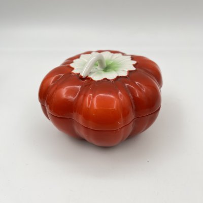 купить Маслёнка "Помидор", фарфор, крытьё, аэрография, Дмитровский фарфоровый завод (ДФЗ Вербилки), СССР, 1954-1965 гг.