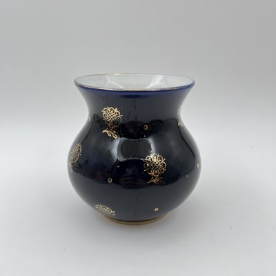 купить Ваза кобальтового цвета с цветочным узором (миниатюрная), фарфор, крытье, золочение, Ленинградский фарфоровый завод (ЛФЗ), СССР, 1970-1986 гг.