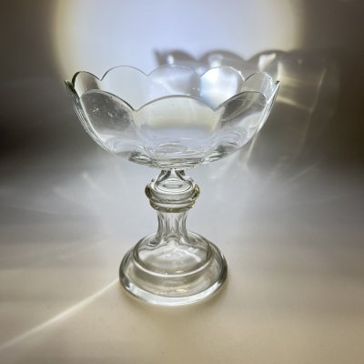 купить Вазочка на ножке (конфетница) с волнистым бортом, хрусталь, Российская империя, 1890-1915 гг.