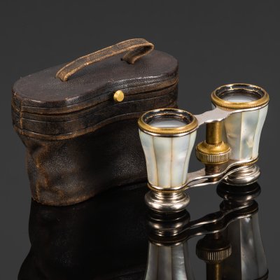 купить Бинокль театральный в кофре, латунь, перламутр, стекло, кожа, Западная Европа, 1890-1920 гг.