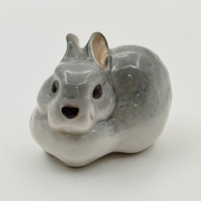 купить Статуэтка "Заяц", скульптор Е.И. Чарушин, фарфор, аэрография, Ленинградский фарфоровый завод (ЛФЗ), СССР, 1970-1990 гг.