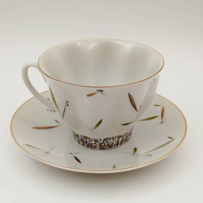 купить [Редкая роспись] Пара чайная с декором в виде лепестков, форма "Волна" (автор формы Э.М. Криммер), фарфор, роспись, золочение, Ленинградский фарфоровый завод (ЛФЗ), СССР, 1960-1970 гг.