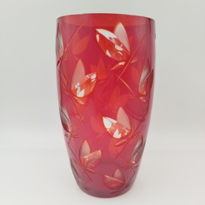 купить Ваза красного цвета с декором в виде листиков, стекло, нацвет, алмазная грань, СССР, 1960-1990 гг.