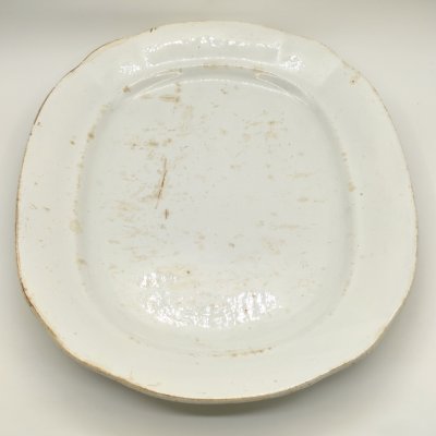 купить Блюдо овальной формы с фигурным бортом, фаянс, золочение, Товарищество М.С. Кузнецова в Твери, Российская империя, 1880-1910 гг.