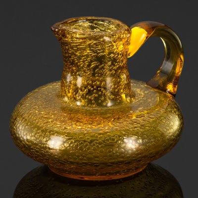 купить Миниатюрный кувшин золотистого оттенка с эффектом "бульгазе", цветное стекло, Львовская керамико-скульптурная фабрика (ЛКСФ), СССР, 1960-1980 гг.