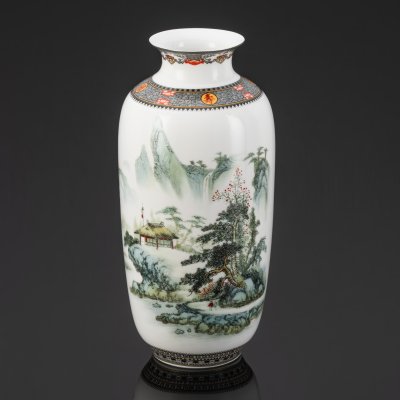 купить Ваза, выполненная в стилистике Шань-шуй ("Горы и воды", кит. 山水), фарфор, деколь, подрисовка, Китай, 1970-2000 гг.