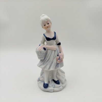 купить Статуэтка "Девочка с корзинкой", композитный материал, роспись, Западная Европа, 2000-2010 гг.