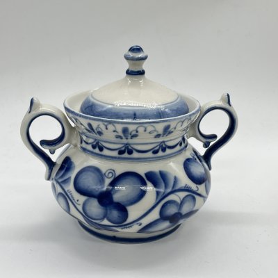 купить Сахарница с расписным цветочным декором, фарфор, роспись, Объединение «Гжель», СССР, 1970-1980 гг.