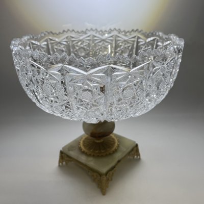 купить Ваза для десертов (конфетница/фруктовница) в виде чаши на каменном основании, стекло, пресс, основание камень, латунь, Европа, 1950-1970 гг.