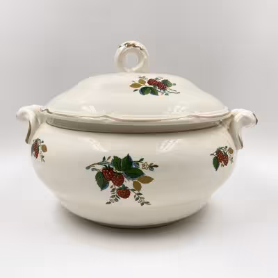 купить Супница с цветочным декором, фаянс, деколь, золочение, Конаковский фаянсовый завод им. М.И. Калинина (ЗиК Конаково), СССР, 1962-1991 гг.