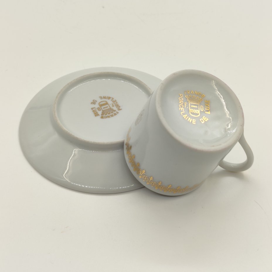 купить Пара кофейная с изображением корсиканской крестьянки, фарфор, деколь, золочение, Philippe Deshoulieres, Франция, 1960-2000 гг.