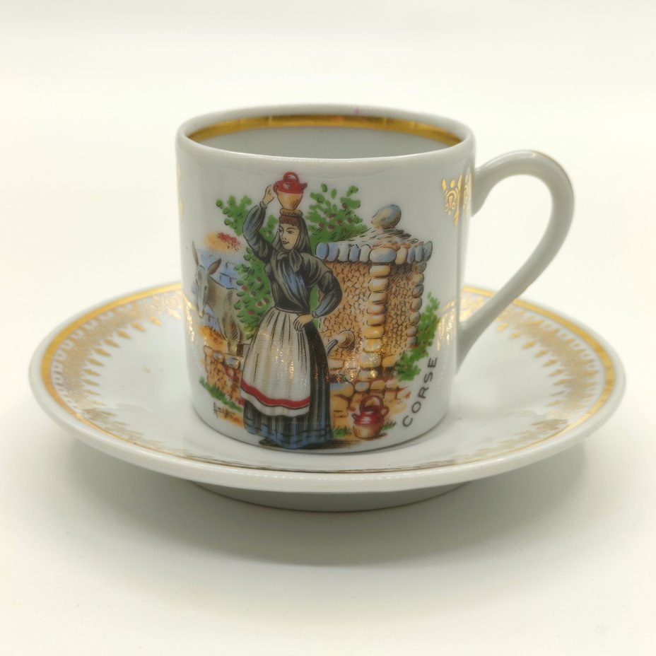 Купить Пара кофейная с изображением корсиканской крестьянки, фарфор, деколь, золочение, Philippe Deshoulieres, Франция, 1960-2000 гг.