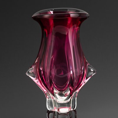 купить Вазочка розового оттенка, Хржибский стекольный завод (Chřibská), дизайнер Йозеф Господка (Josef Hospodka), цветное стекло, гутная техника, Чехословакия, 1960-1980 гг.