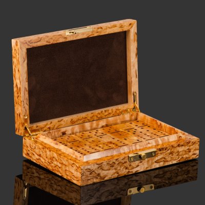 купить Домино, дерево, карельская береза, шлифовка, лак, металл, Российская Федерация, 2025 г.