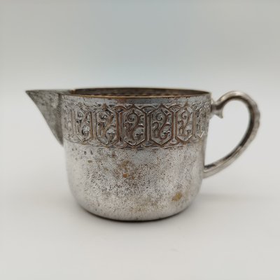 купить Молочник винтажный, украшенный орнаментальной лентой по канту, металл, Западная Европа, 1930-1950 гг.