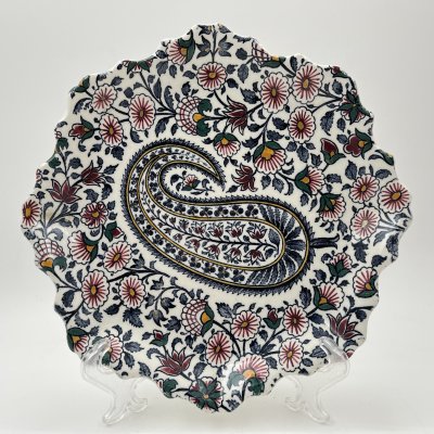 купить Тарелка настенная джекоративная, украшенная орнаментальным декором, Gien, фаянс, деколь с подрисовкой, Франция, 1960-1970 гг.