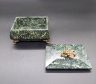 Купить Шкатулка для украшений с фигурным хватком растительного характера, натуральный камень, (змеевик), сплав металлов, Российская Федерация, 2000-2015 гг.