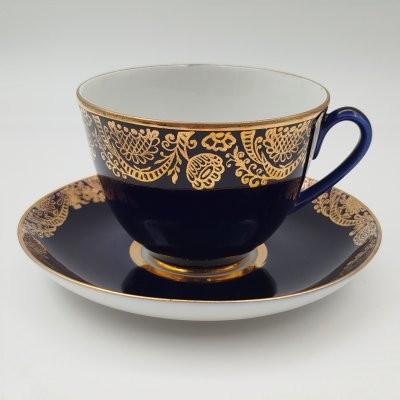 Купить Чайная пара кобальтого оттенка, украшенная растительным декором, фарфор, крытье кобальтом, золочение, Ленинградский фарфоровый завод (ЛФЗ), СССР, 1970-1986 гг.