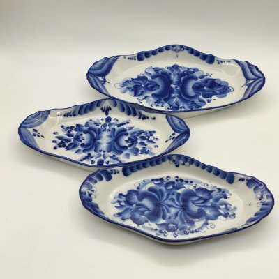 купить Набор из 3-х сервировочных блюд с цветочным орнаментом, фарфор, роспись, Гжельский фарфоровый завод, Российская Федерация, 1990-2015 гг.