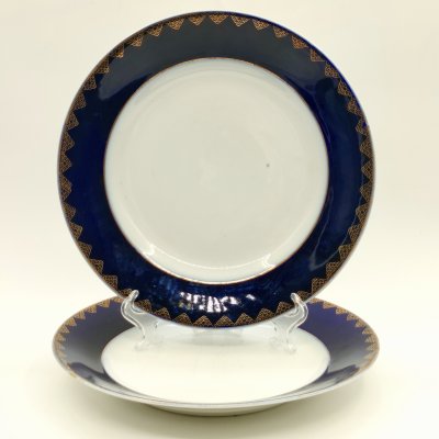 купить Пара обеденных тарелок, украшенных орнаментальным декором, фарфор, крытье кобальтом, золочение, Дулевский фарфоровый завод (Дулёво), СССР, 1937-1947 гг.