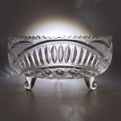 купить Ваза (конфетница, фруктовница) на трех ножках, украшенная рельефным декором, хрусталь, пресс, Восточная Европа, 1970-1990 гг.