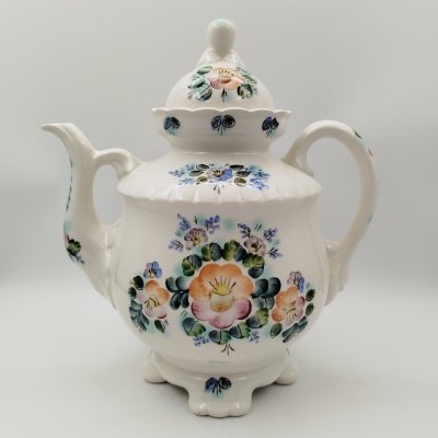 купить Чайник (большой), украшенный цветочным декором, фаянс, роспись, Семикаракорская керамика (Семикаракорский райпромкомбинат), СССР, 1970-1990 гг.