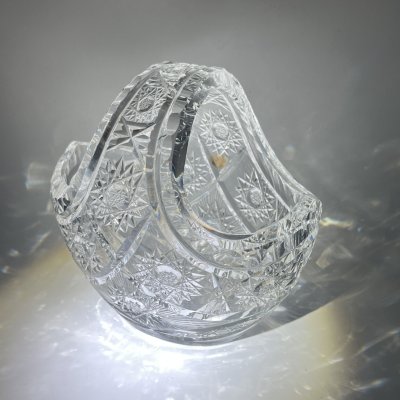 купить Конфетница-корзинка с резным геометрическим декором, хрусталь, алмазная грань, Польша, 1970-1990 гг.