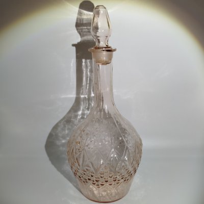 купить Штоф розоватого оттенка с геометрическим декором, стекло, СССР, 1960-1980 гг.