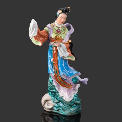 купить Статуэтка "Небесная китайская красавица на волнах", фарфор, бисквит, роспись, золочение, Китай, 1950-1960 гг.