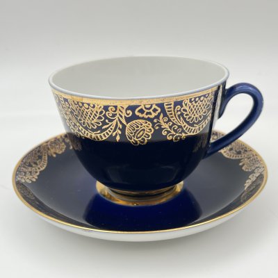 купить Чайная пара кобальтого оттенка, украшенная растительным декором, фарфор, крытье кобальтом, золочение, Ленинградский фарфоровый завод (ЛФЗ), СССР, 1970-1986 гг.