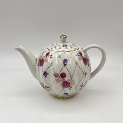 купить Чайник заварочный "Золотая сетка" (с розовыми цветами), автор рисунка А.А. Яцкевич, фарфор, роспись, золочение, Ленинградский фарфоровый завод (ЛФЗ), СССР, 1970-1991 гг.