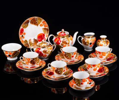 купить Сервиз чайный "Щедрая осень" на 6 персон (23 предмета), автор рисунка Н.Б. Гусева, автор формы "Весенняя" С.Е. Яковлева, фарфор, роспись, золочение, Ленинградский фарфоровый завод (ЛФЗ), Россия, 1989-2001 гг.