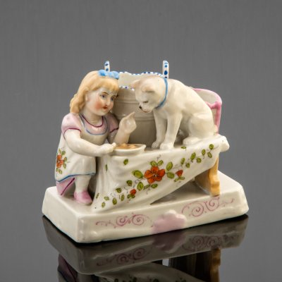 Купить Статуэтка "Девочка кормит собаку" (фирма "Conta and Boehme"), фарфор, роспись, Германия, 1880-1910 гг.