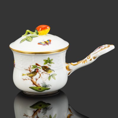 купить Чашка для десерта (крем-брюле), украшенная изображением птиц и бабочек, декор "Rothschild", фарфор, роспись, золочение, Herend (Херенд), Венгрия, 1960-1990 гг.