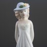 Купить Статуэтка "Девушка в голубой шляпке", фарфор, роспись, Elan gallery (Элан галерея), Китай, 2015-2021 гг.