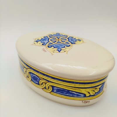 купить Шкатулка, украшенная орнаментальным декором, Tiffany boutique, фарфор, деколь, Италия, 1970-1990 гг.
