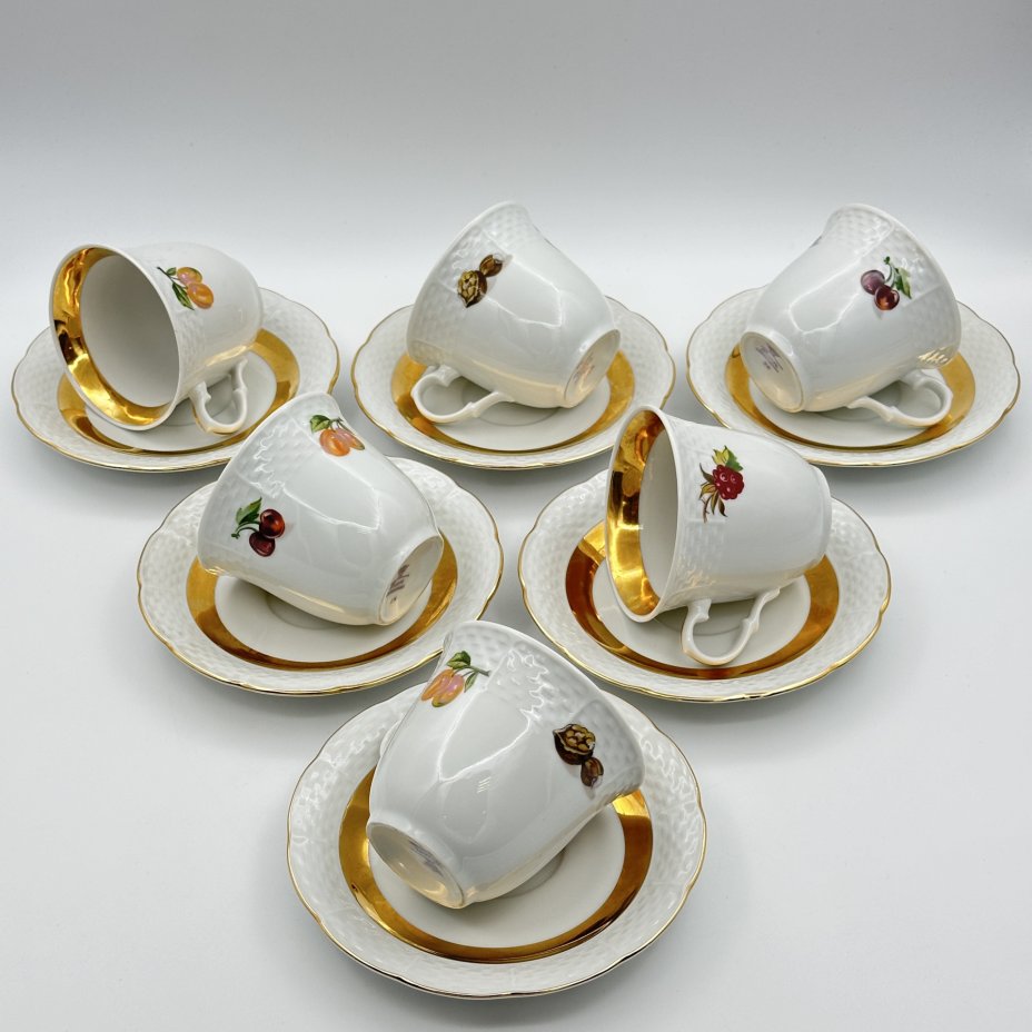 Набор чайных пар на 6 персон, украшенных изображением фруктов и ягод ...
